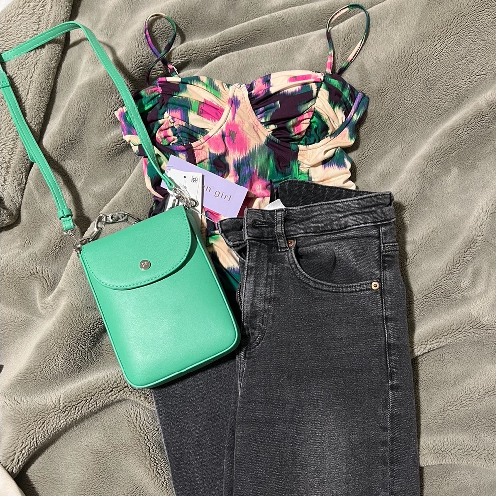 3 for $25💙Watercolor Ruched Bodysuit - Picture 7 of 8